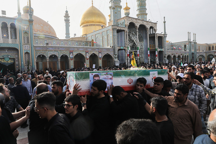 تشییع باشکوه بسیجی شهید مدافع امنیت در حرم بانوی کرامت