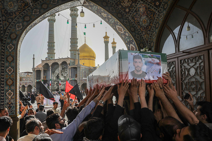 تشییع باشکوه بسیجی شهید مدافع امنیت در حرم بانوی کرامت