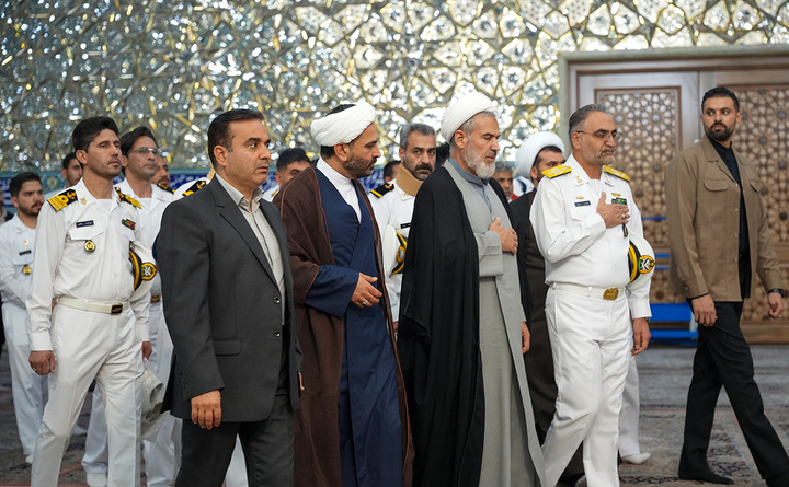 تشرف جانبازان و افسران ناوشکن دنا به زیارت حرم بانوی کرامت + تصاویر