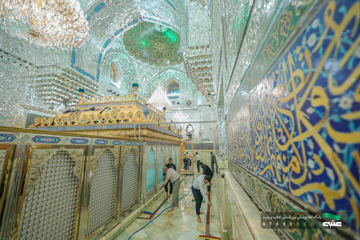 غبار روبی ضریح مطهر کاظمین در آستانه شهادت جوادالائمه (علیه السلام)