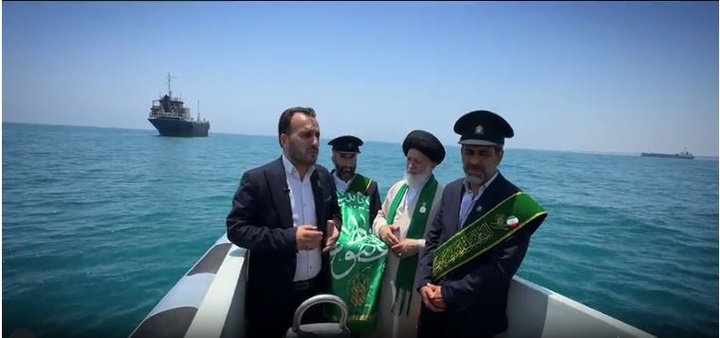 تلاوت سوره نصر برای پیروزی ایران بر فراز آب‌های خلیج فارس و تنگه هرمز