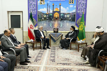 رفت‌وآمد مسئولان و علمای ایران و عراق توطئه دشمن را خنثی می‌کند