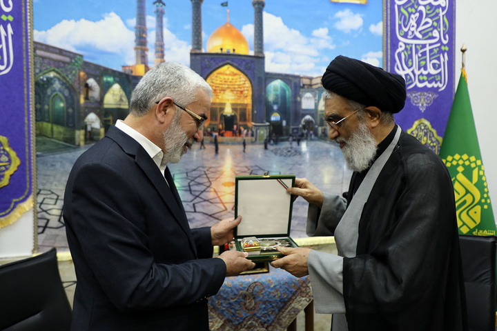 رفت‌وآمد مسئولان و علمای ایران و عراق توطئه دشمن را خنثی می‌کند