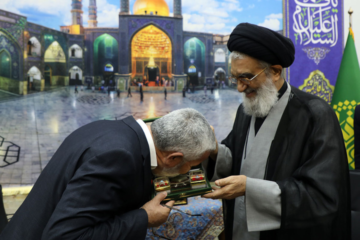 رفت‌وآمد مسئولان و علمای ایران و عراق توطئه دشمن را خنثی می‌کند