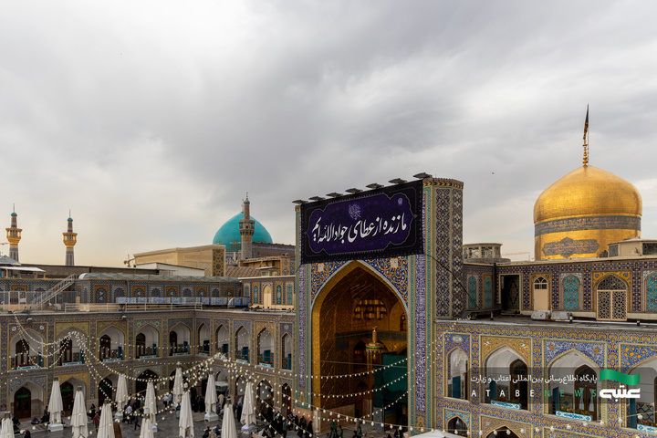 نصب کتیبه‌های شهادت امام جواد علیه‌السلام در حرم مطهر رضوی
