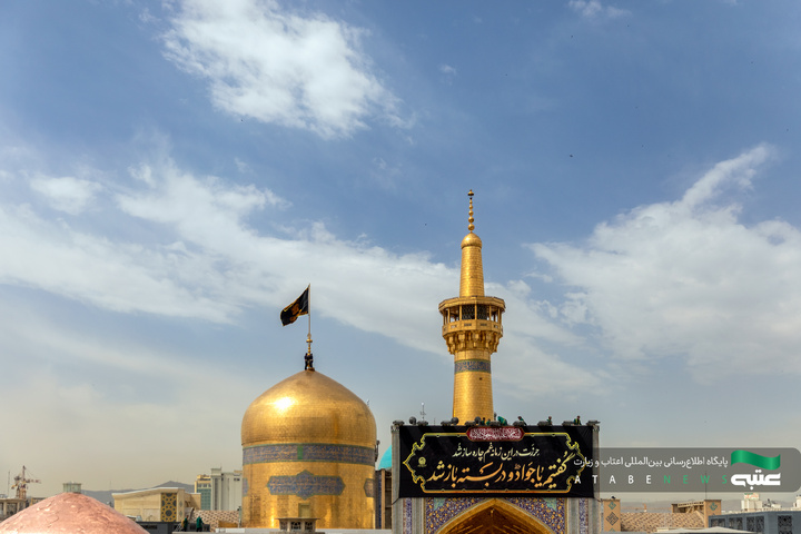 نصب کتیبه‌های شهادت امام جواد علیه‌السلام در حرم مطهر رضوی