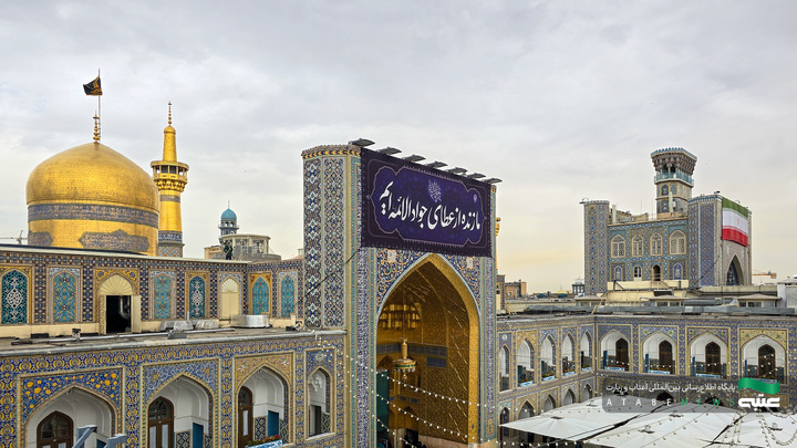 نصب کتیبه‌های شهادت امام جواد علیه‌السلام در حرم مطهر رضوی