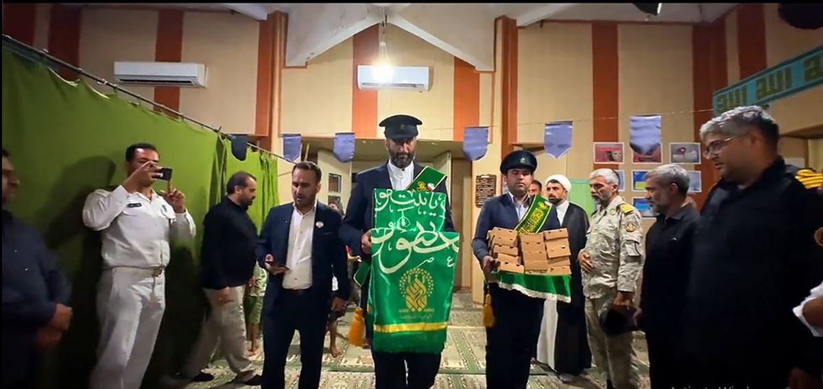 ویدئوکلیپ / حضور خادمان بانوی کرامت در یادواره شهدای ناو دنا و استقبال عاشقانه مردم هرمزگان از پرچم متبرک حرم مطهر