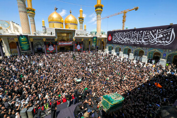 تشییع نمادین پیکر امام جواد علیه‌السلام در میان خیل عظیم عزاداران در کاظمین برگزار شد