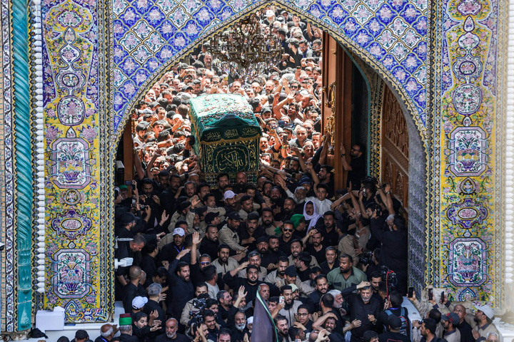 تشییع نمادین پیکر امام جواد علیه‌السلام در میان خیل عظیم عزاداران در کاظمین