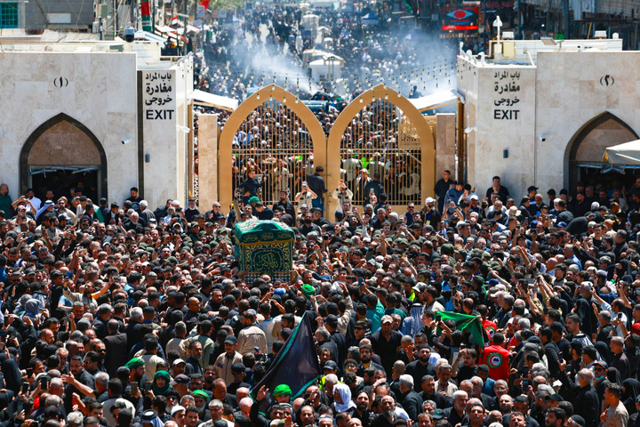 تشییع نمادین پیکر امام جواد علیه‌السلام در میان خیل عظیم عزاداران در کاظمین