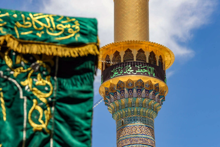 تشییع نمادین پیکر امام جواد علیه‌السلام در میان خیل عظیم عزاداران در کاظمین