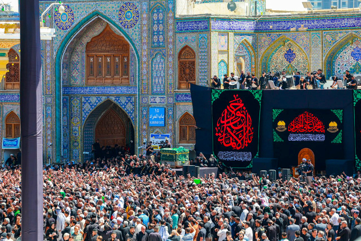 تشییع نمادین پیکر امام جواد علیه‌السلام در میان خیل عظیم عزاداران در کاظمین