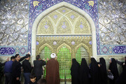 غبارروبی حرم مطهر بانوی کرامت توسط مدیران روابط عمومی‌های قم