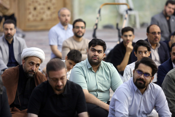غبارروبی حرم مطهر بانوی کرامت توسط مدیران روابط عمومی‌های قم