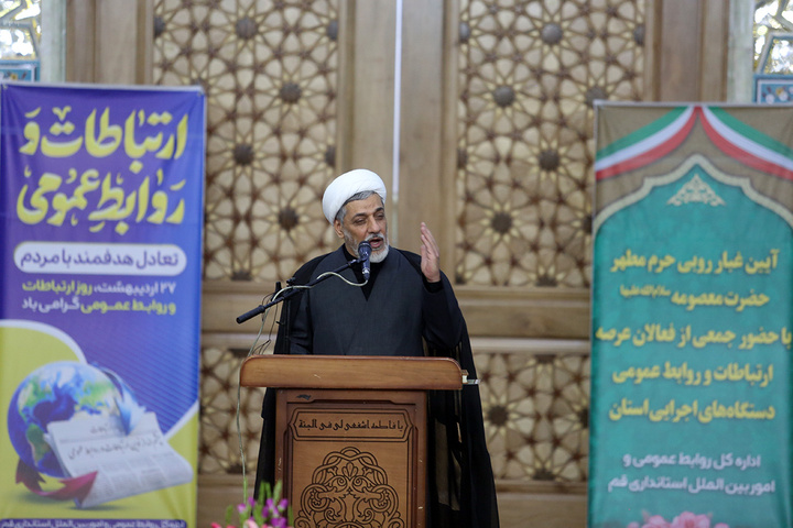 غبارروبی حرم مطهر بانوی کرامت توسط مدیران روابط عمومی‌های قم