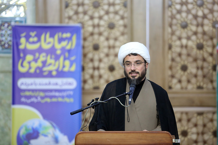 غبارروبی حرم مطهر بانوی کرامت توسط مدیران روابط عمومی‌های قم