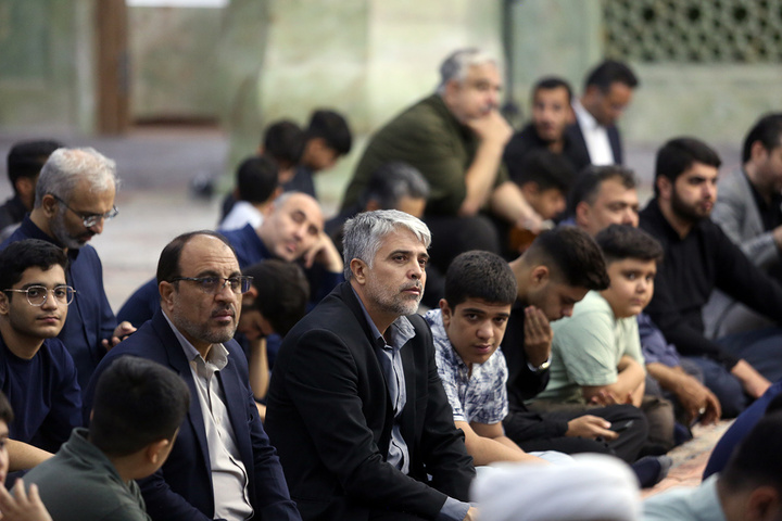 غبارروبی حرم مطهر بانوی کرامت توسط مدیران روابط عمومی‌های قم
