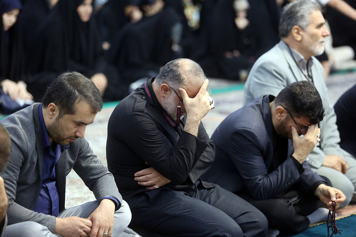 غبارروبی حرم مطهر بانوی کرامت توسط مدیران روابط عمومی‌های قم