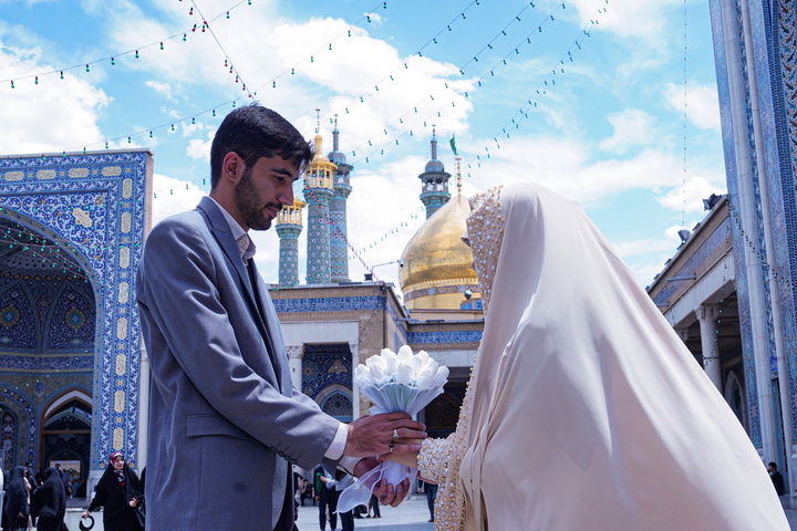 میزبانی اتاق عقد حرم بانوی کرامت از ۹۰ زوج جوان در روز ازدواج + تصاویر