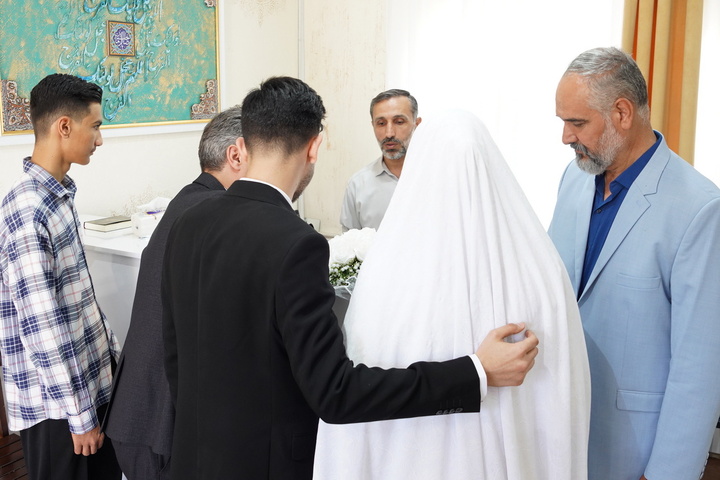 میزبانی اتاق عقد حرم بانوی کرامت از ۹۰ زوج جوان در روز ازدواج + تصاویر