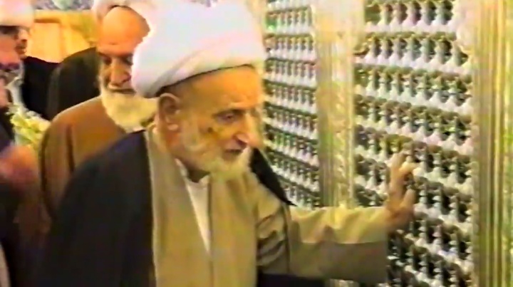 رونمایی از ضریح مطهر کریمه اهل بیت(س) در محضر آیت‌الله بهجت(ره)