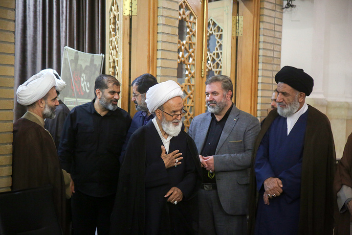 بزرگداشت شهید آیت‌الله رئیسی و شهدای خدمت در حرم بانوی کرامت