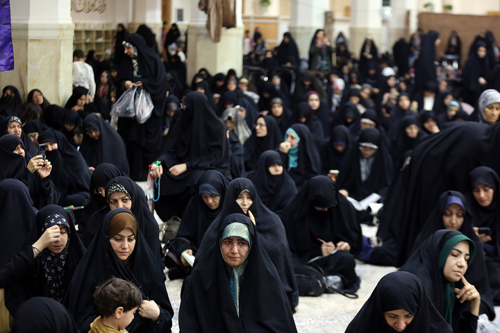 بزرگداشت شهید آیت‌الله رئیسی و شهدای خدمت در حرم بانوی کرامت