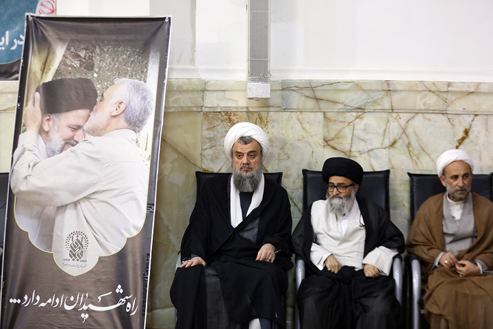 بزرگداشت شهید آیت‌الله رئیسی و شهدای خدمت در حرم بانوی کرامت