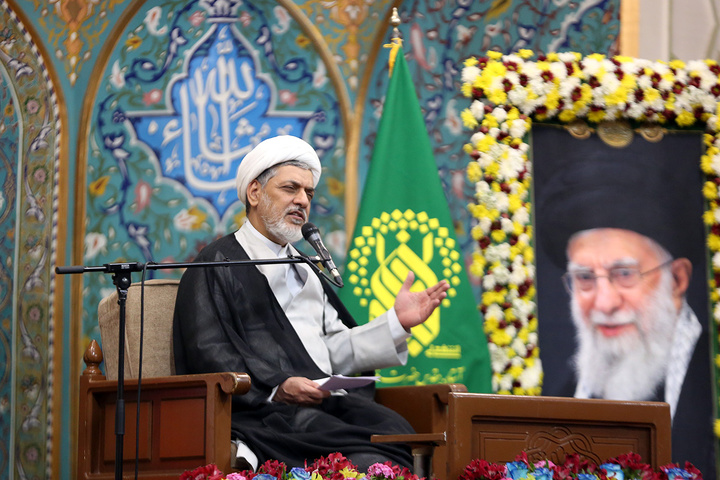 بزرگداشت شهید آیت‌الله رئیسی و شهدای خدمت در حرم بانوی کرامت