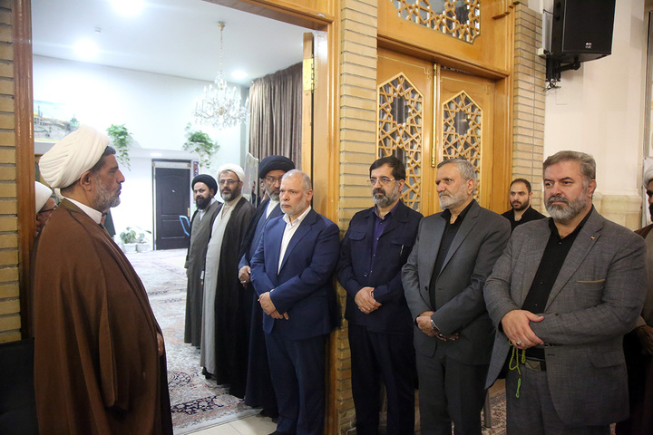 بزرگداشت شهید آیت‌الله رئیسی و شهدای خدمت در حرم بانوی کرامت