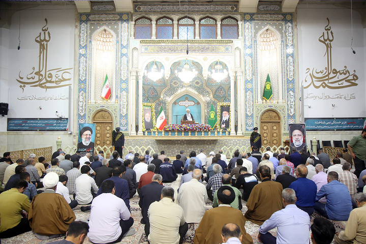 بزرگداشت شهید آیت‌الله رئیسی و شهدای خدمت در حرم بانوی کرامت