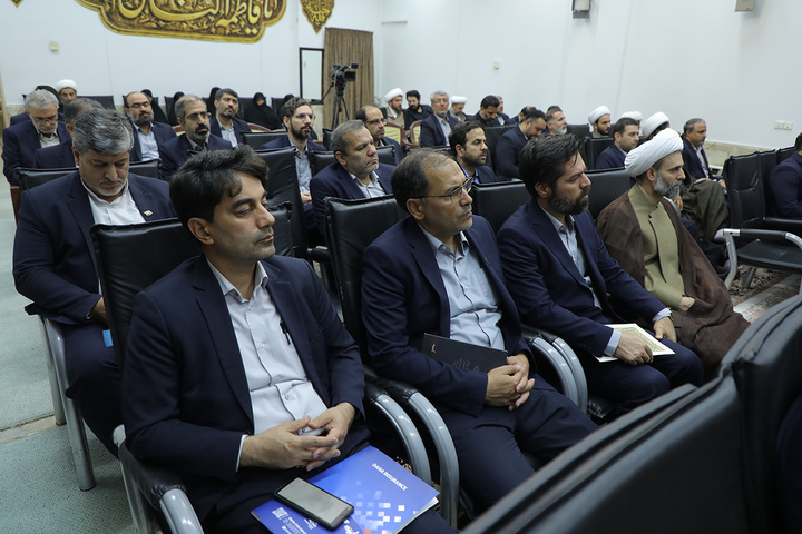 مدیران حرم بانوی کرامت پای درس اخلاق آیت‌الله سعیدی نشستند