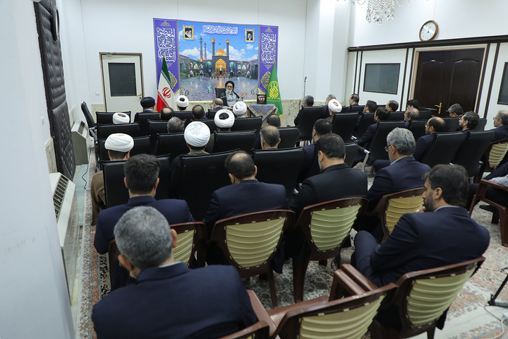 مدیران حرم بانوی کرامت پای درس اخلاق آیت‌الله سعیدی نشستند