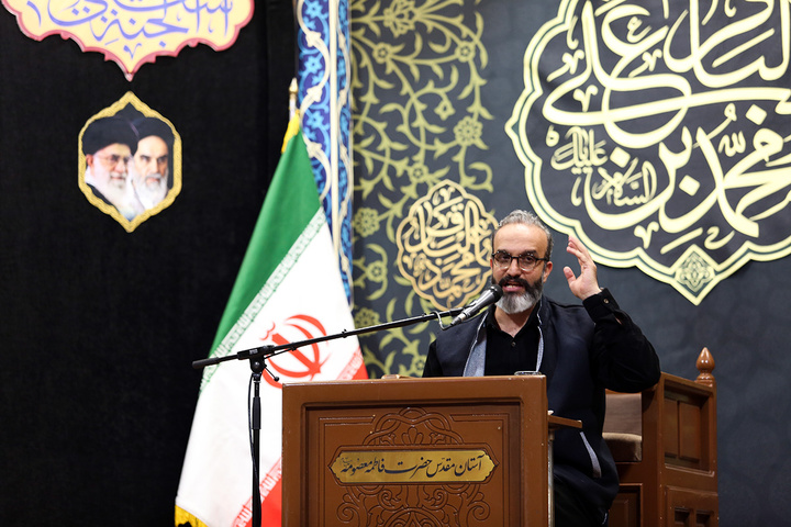 عزاداری زائران حرم بانوی کرامت در سوگ شهادت امام باقر (ع)