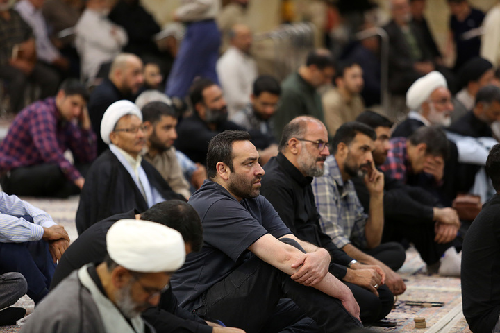 عزاداری زائران حرم بانوی کرامت در سوگ شهادت امام باقر (ع)