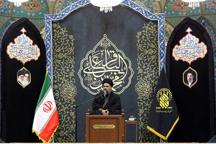 عزاداری زائران حرم بانوی کرامت در سوگ شهادت امام باقر (ع)