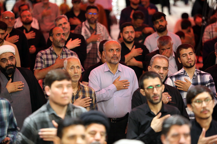 عزاداری زائران حرم بانوی کرامت در سوگ شهادت امام باقر (ع)