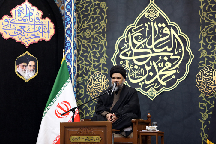 عزاداری زائران حرم بانوی کرامت در سوگ شهادت امام باقر (ع)