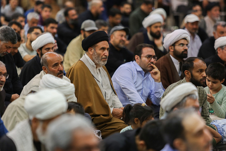 عزاداری زائران حرم بانوی کرامت در سوگ شهادت امام باقر (ع)