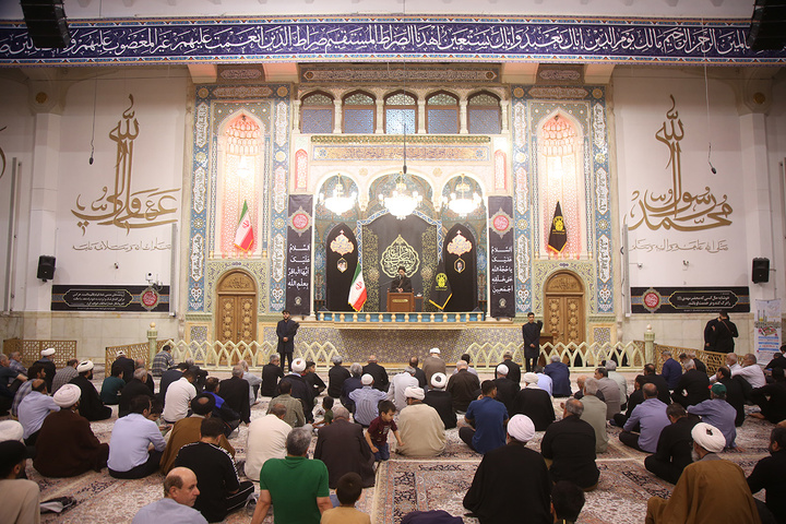 عزاداری زائران حرم بانوی کرامت در سوگ شهادت امام باقر (ع)