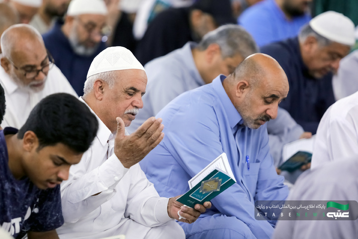 مراسم دعای عرفه زائران عرب زبان در حرم مطهر رضوی