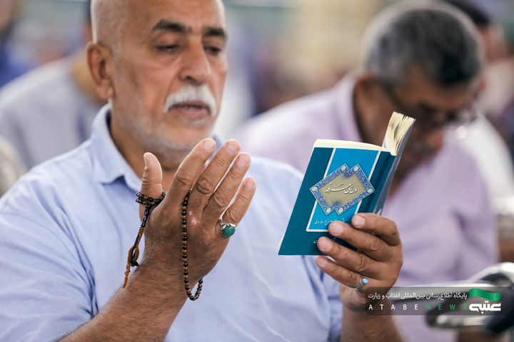 مراسم دعای عرفه زائران عرب زبان در حرم مطهر رضوی