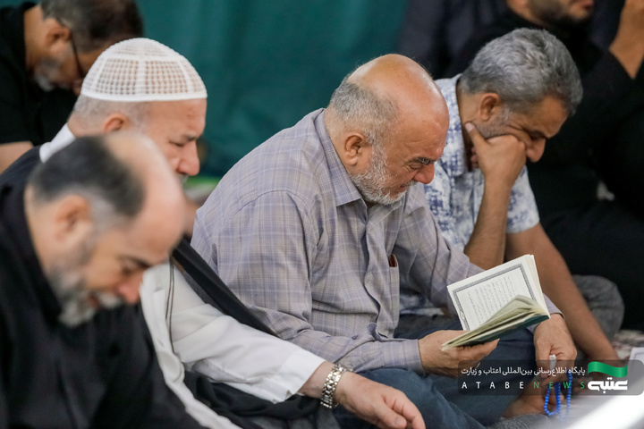 مراسم دعای عرفه زائران عرب زبان در حرم مطهر رضوی
