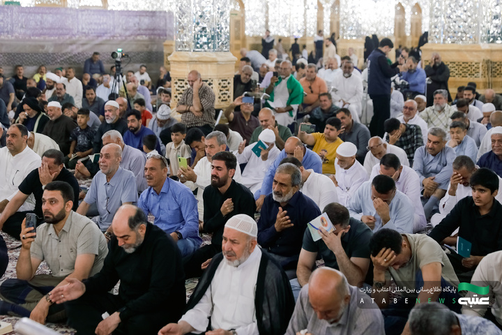 مراسم دعای عرفه زائران عرب زبان در حرم مطهر رضوی