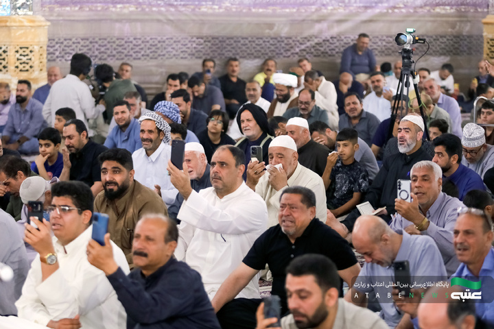 مراسم دعای عرفه زائران عرب زبان در حرم مطهر رضوی