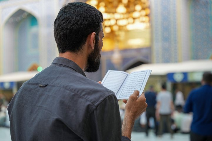 حال‌وهوای زائران حرم مطهر بانوی کرامت در دعای عرفه
