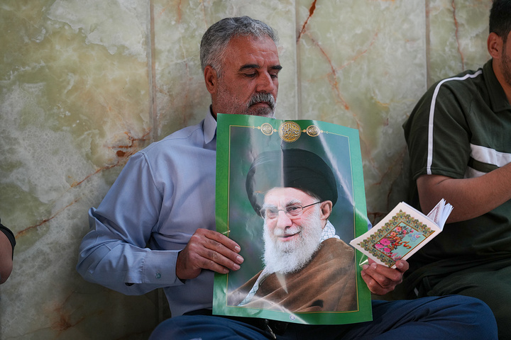 حال‌وهوای زائران حرم مطهر بانوی کرامت در دعای عرفه