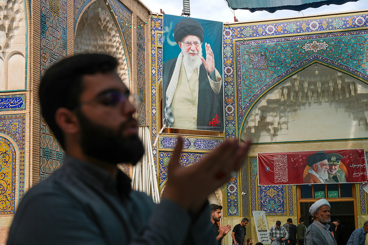حال‌وهوای زائران حرم مطهر بانوی کرامت در دعای عرفه