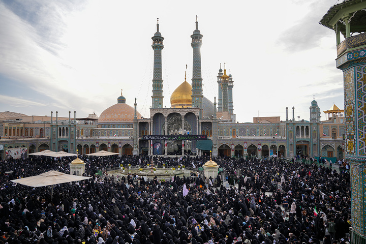 حال‌وهوای زائران حرم مطهر بانوی کرامت در دعای عرفه